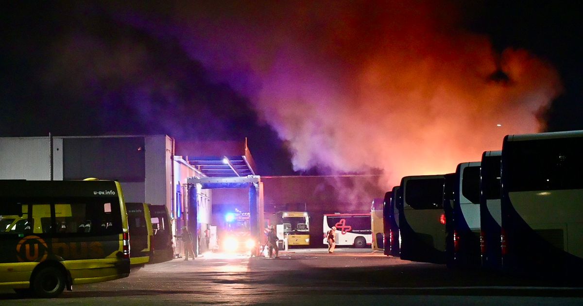 Bussen in brand bij busbedrijf Pouw in Vianen - RTV Utrecht