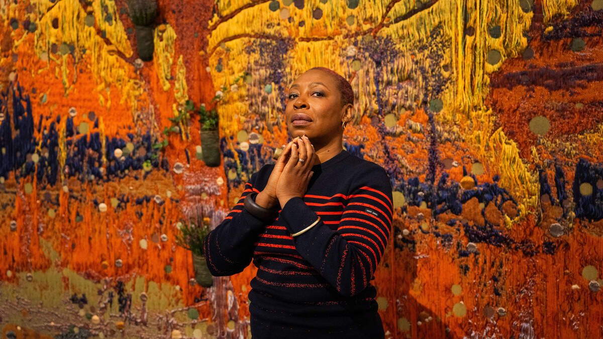 Otobong Nkanga prikkelt alle zintuigen met expo in Parijs: “Andere levensvormen dan de mens zullen wél overleven. Dat is hoopvol”