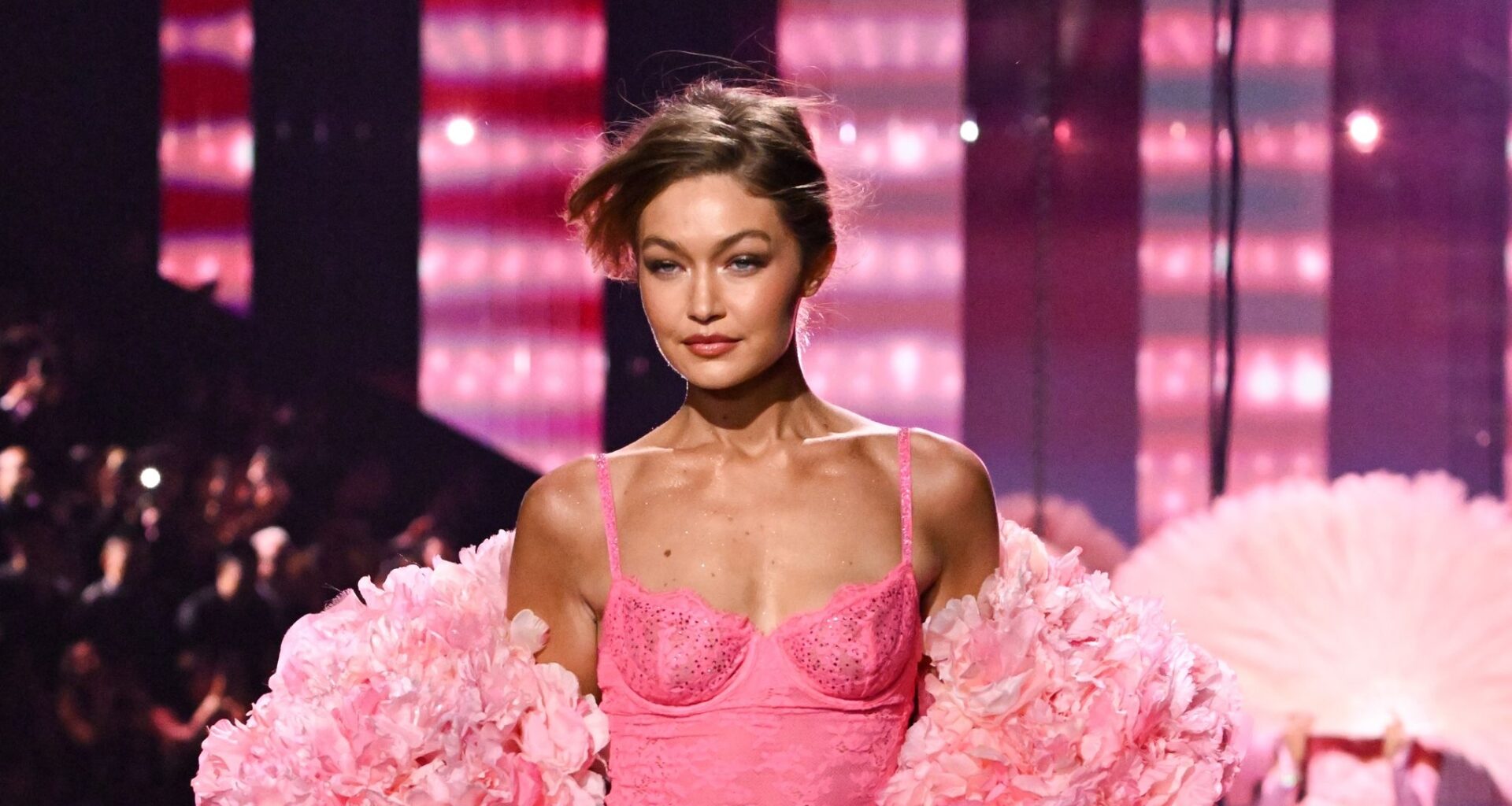 Gigi en Bella Hadid bij Victoria's Secret Show 2025