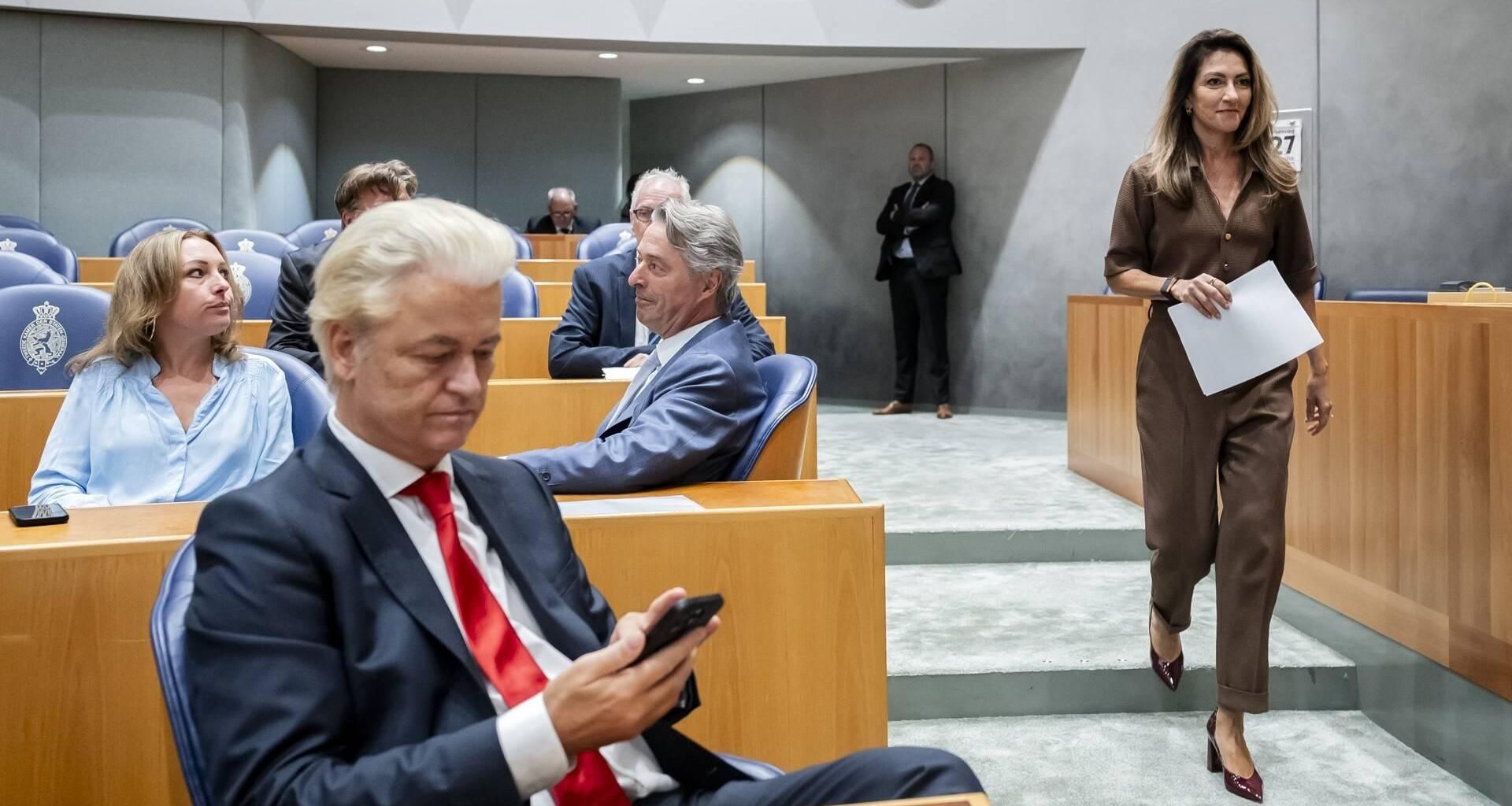 PVV loopt uit, VVD verliest weer