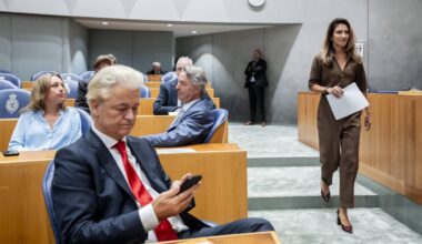 PVV loopt uit, VVD verliest weer