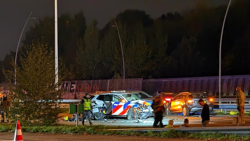 Agenten zwaargewond na aanrijding door gestolen voertuig op A2 bij Eindhoven - RTL.nl