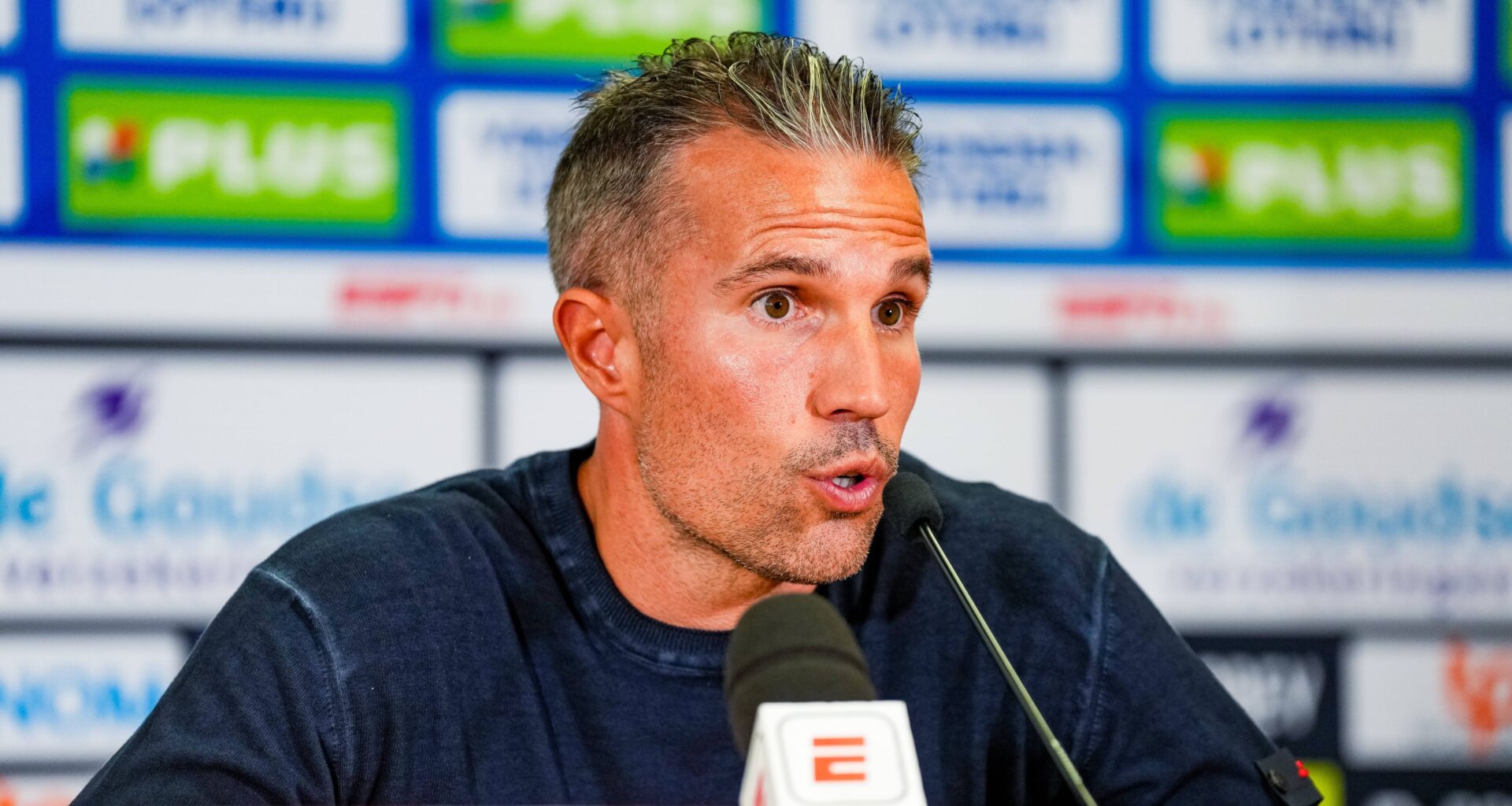 Robin van Persie stuurt hoogstpersoonlijk bericht naar kind van de club: 'Deur Feyenoord staat altijd open'