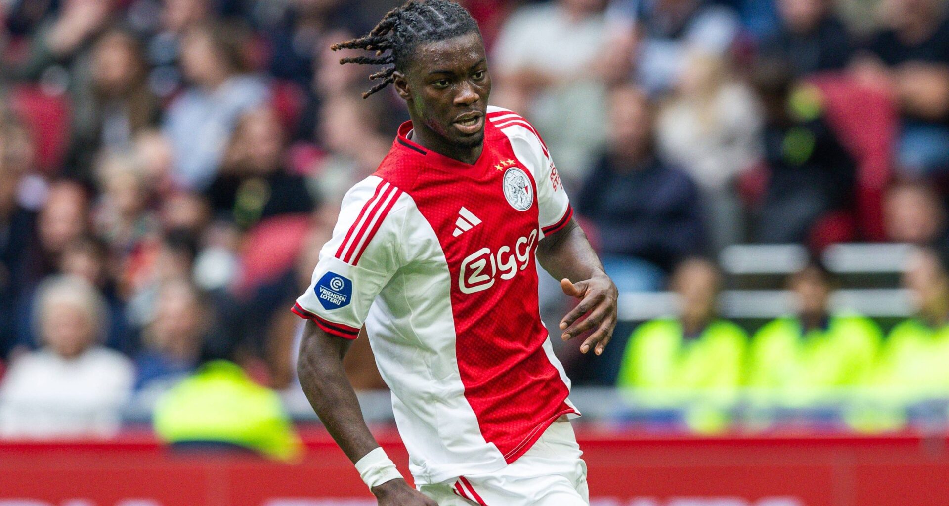 Don-Angelo Konadu ziet ‘groot verschil’ bij Ajax onder John Heitinga: ‘Bij Farioli…’