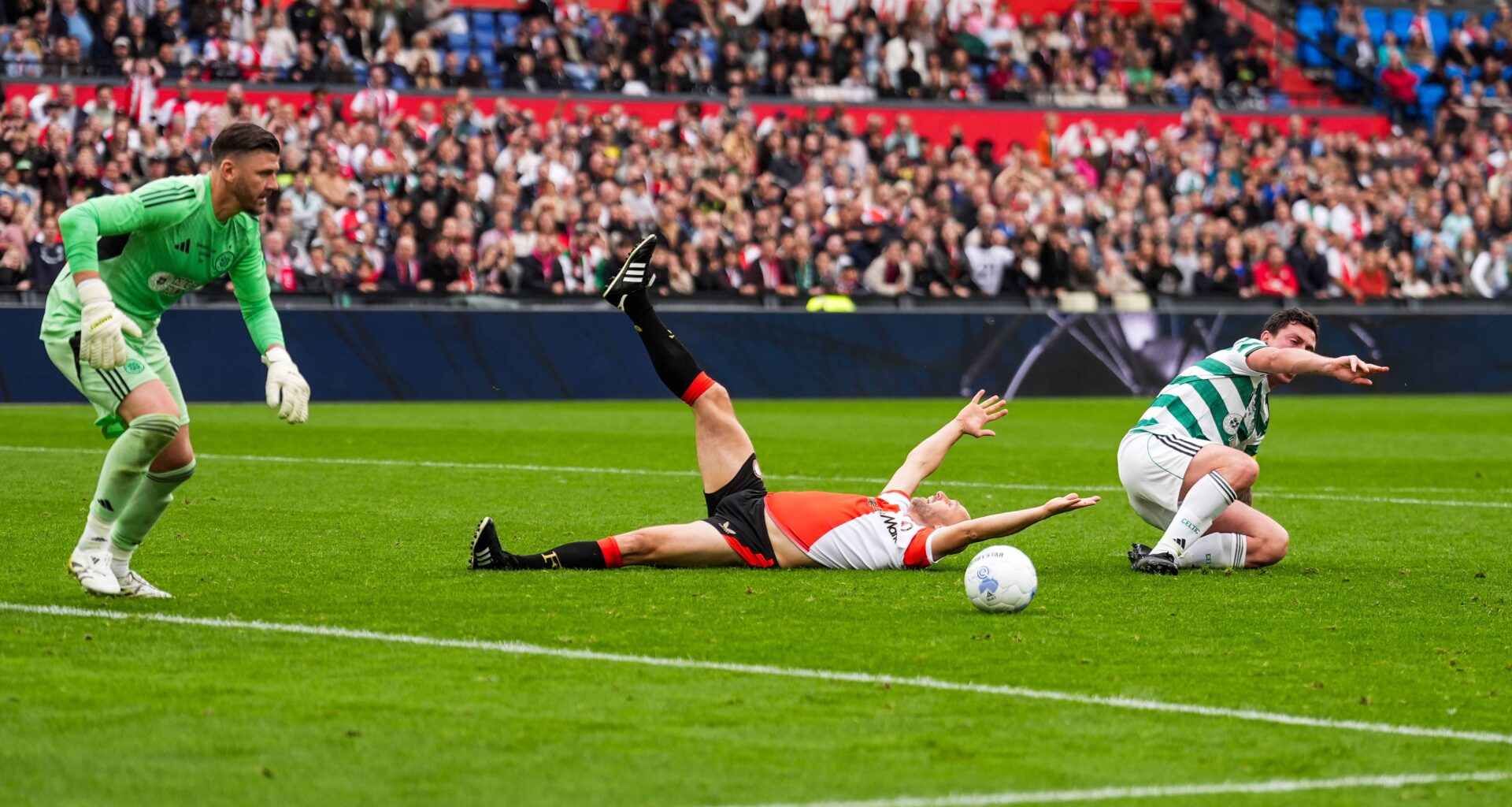 Celtic-icoon woedend op Bas Nijhuis na zeer opvallende rode kaart in Legendsduel Feyenoord
