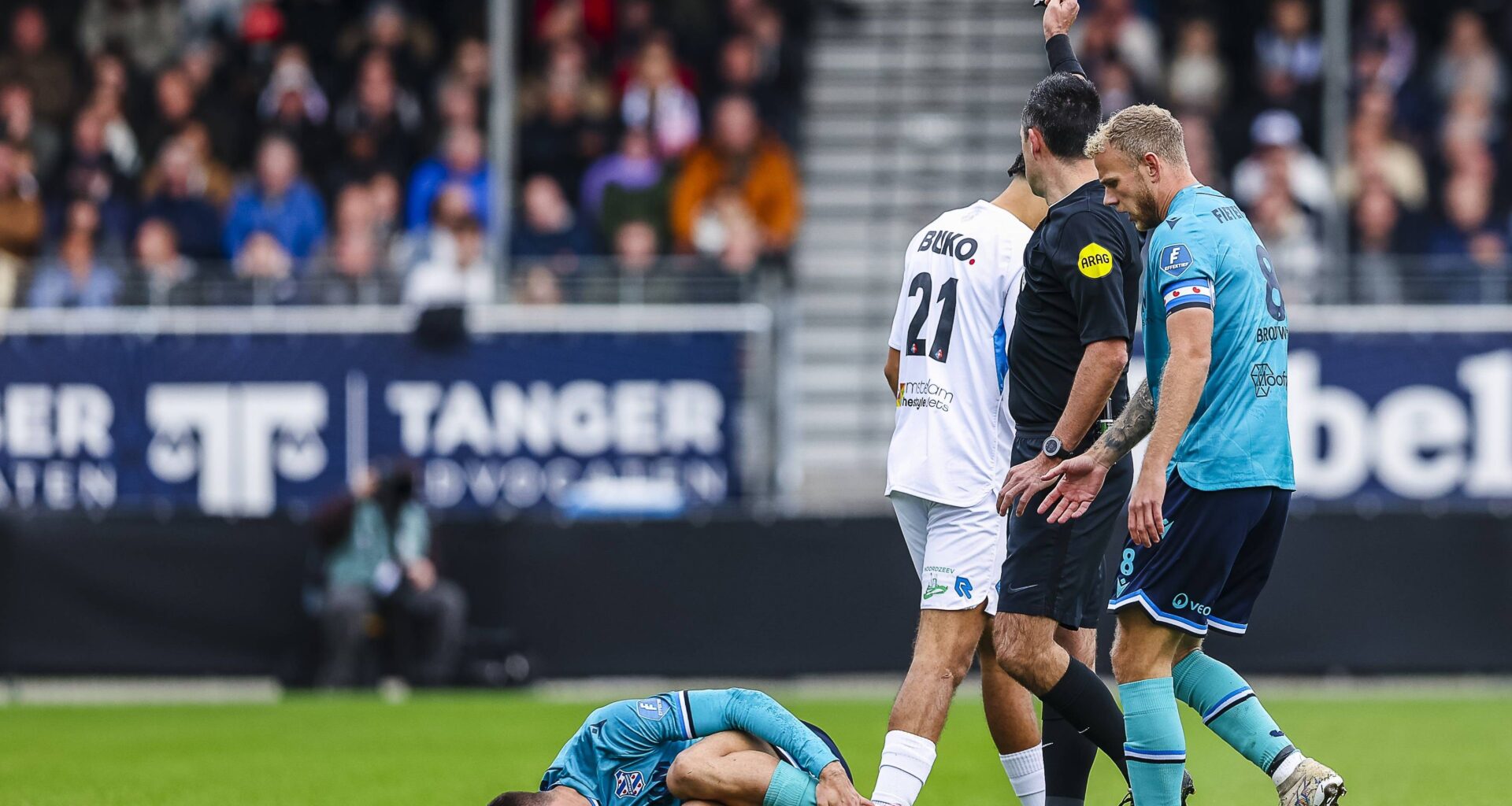 Fans van beide clubs én analisten zagen arbitrage bij Telstar-Heerenveen bij de enkels af