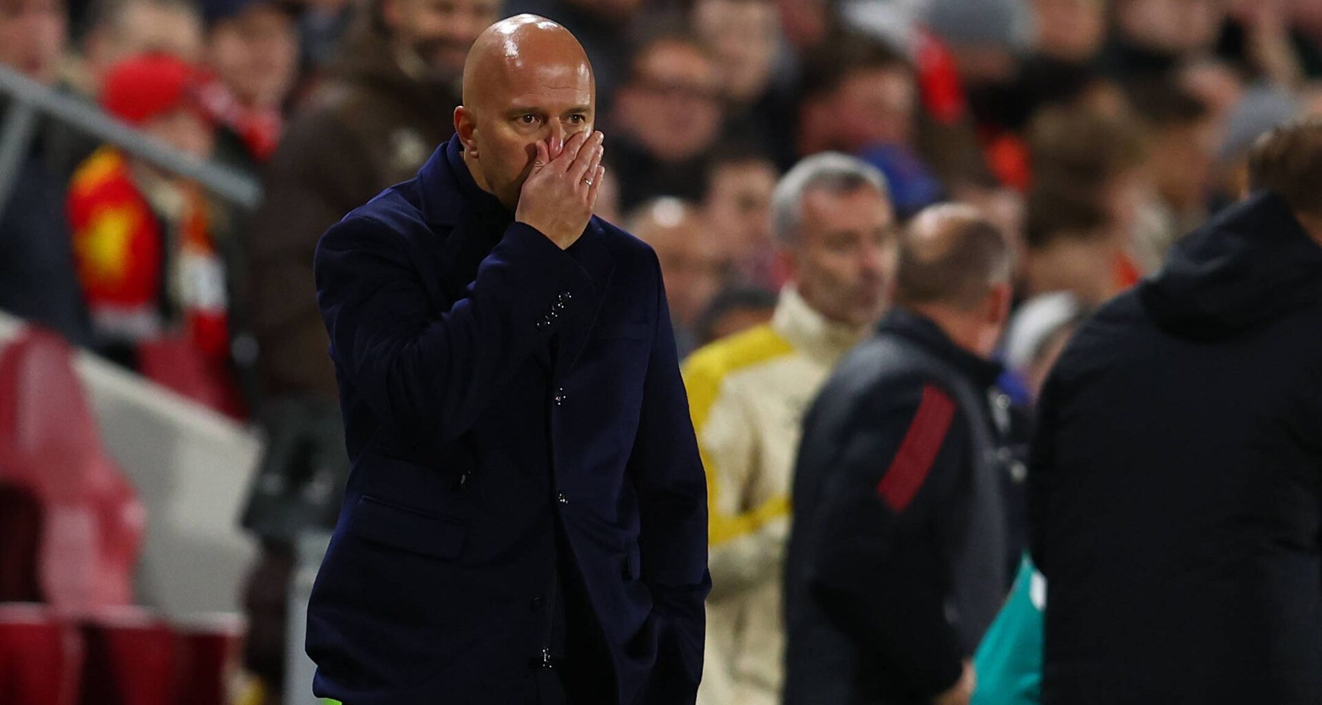 Marco van Basten en Ruud Gullit zien Arne Slot grote fout maken bij Liverpool