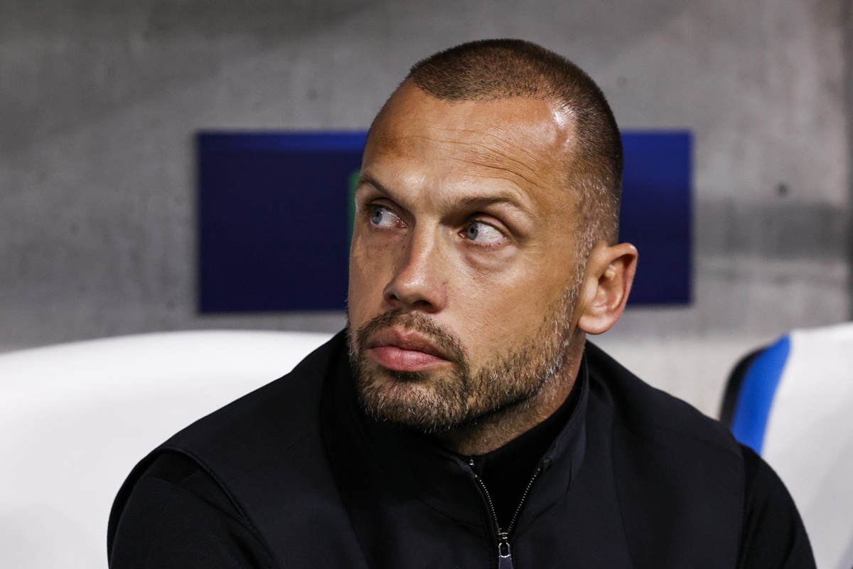 Foto: Ongekend: ‘Heitinga tijdens wedstrijd ontslagen’