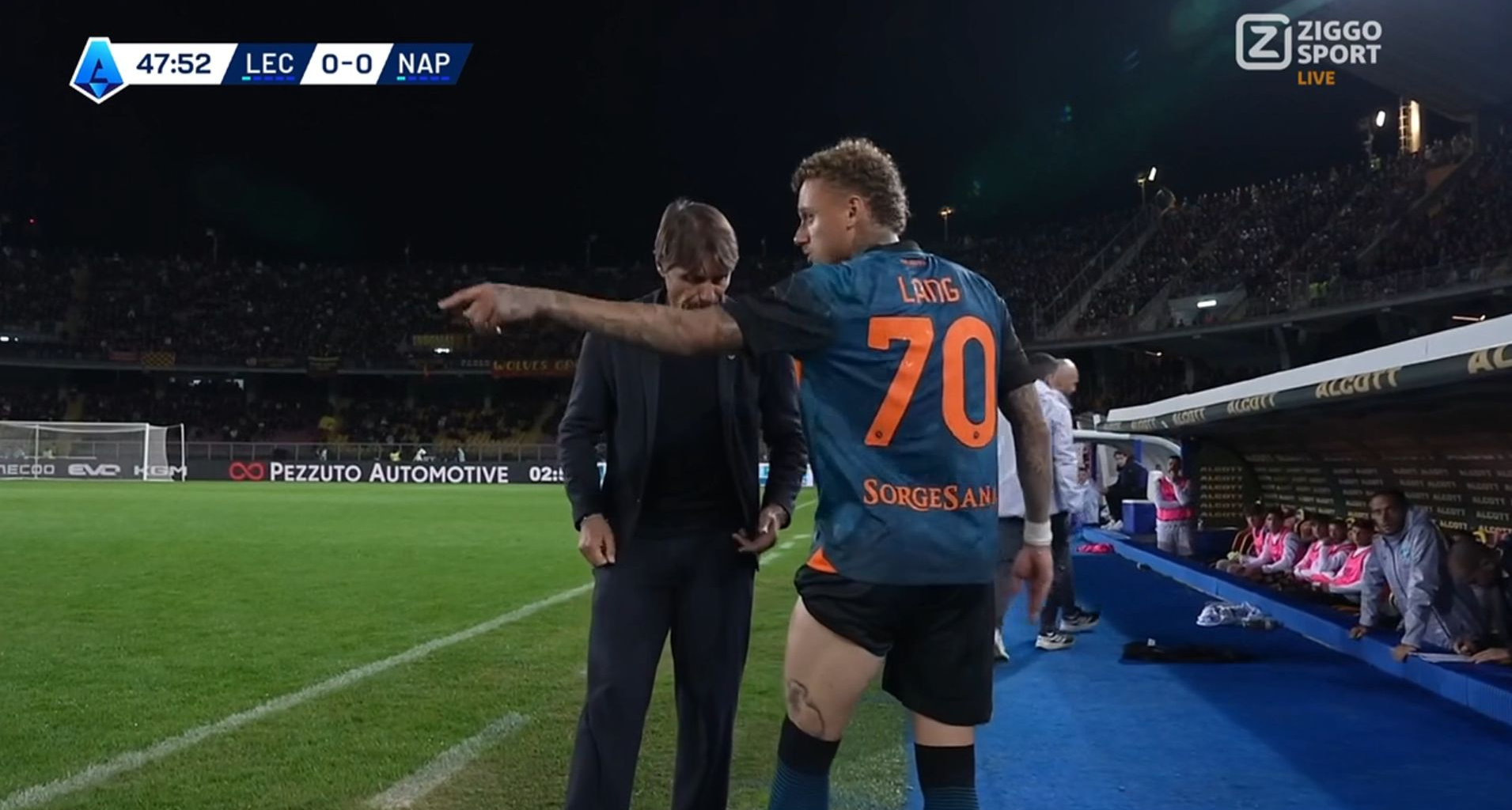 Noa Lang wordt 50 seconden na start tweede helft gewisseld door Antonio Conte