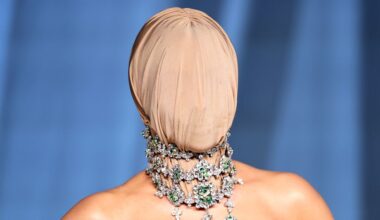 Waarom Kim Kardashian haar gezicht bedekte op de rode loper