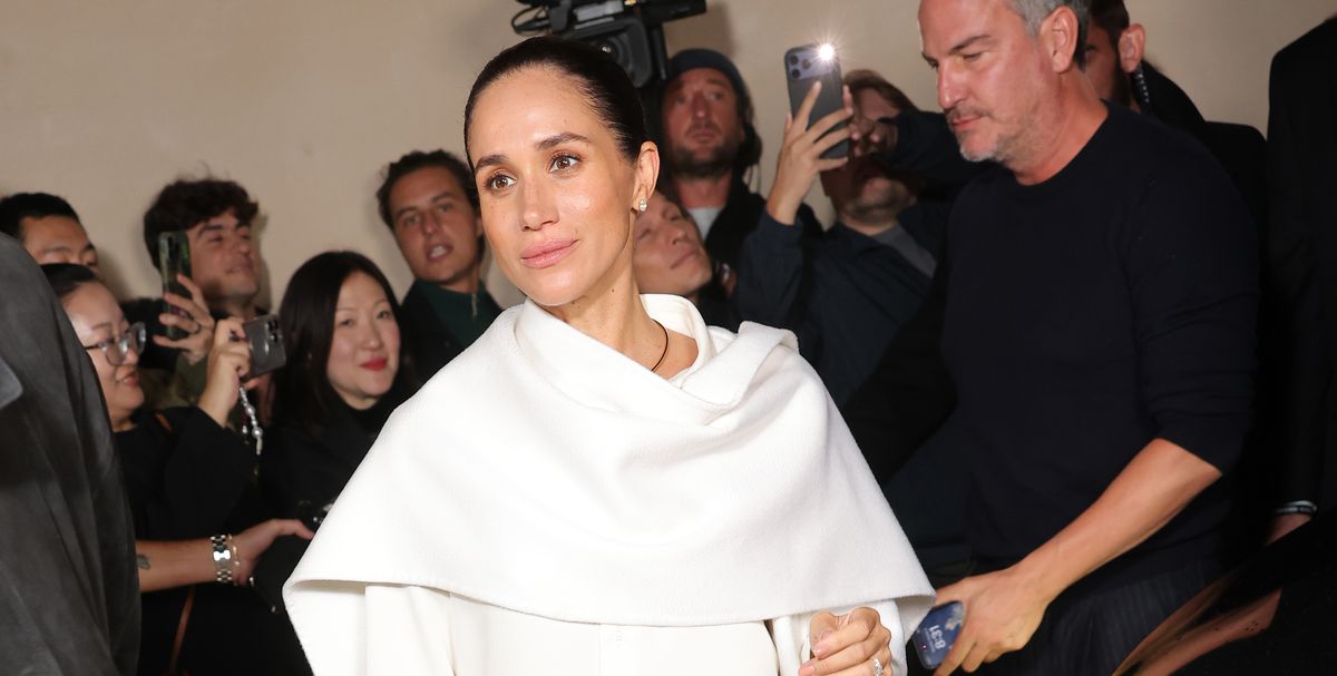 Nodigde Meghan Markle zichzelf uit voor Paris Fashion Week?