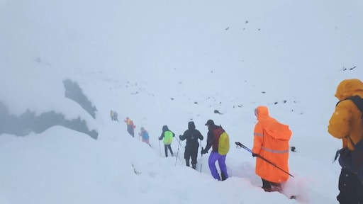Reddingsactie voor gestrande klimmers op Mount Everest begonnen