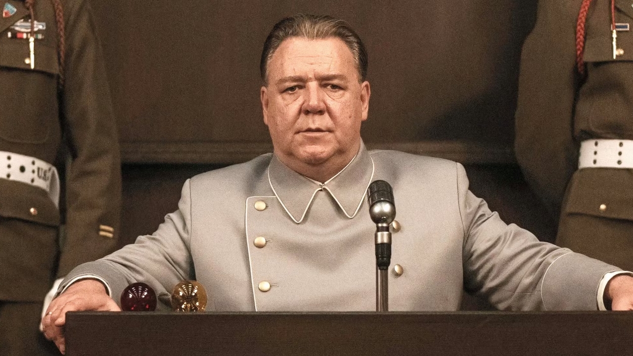 Russell Crowe als oppernazi in nieuwe trailer 'Nuremberg'