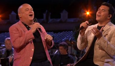 Paul de Leeuw 'dwingt' Jan Smit tot duet en het resultaat mag er zijn volgens de kijkers
