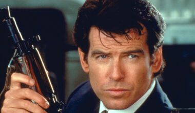 Pierce Brosnan haat het om naar zijn oude James Bond-films te kijken, maar niet om de reden die je denkt