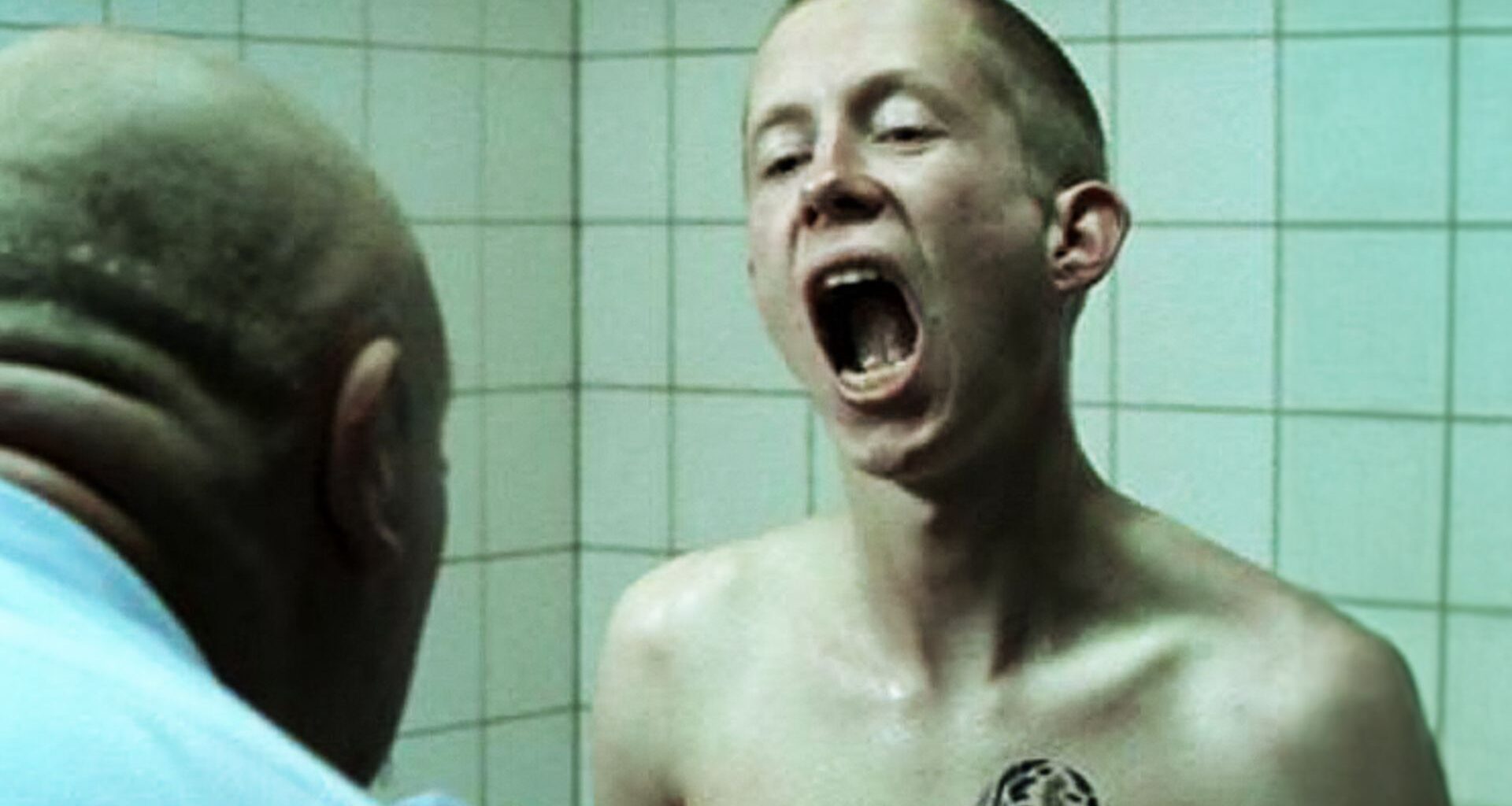 Rauwe deels waargebeurde misdaadfilm 'Skin' is gewoon gratis te streamen: 'Aangrijpend en confronterend' | Film Nieuws