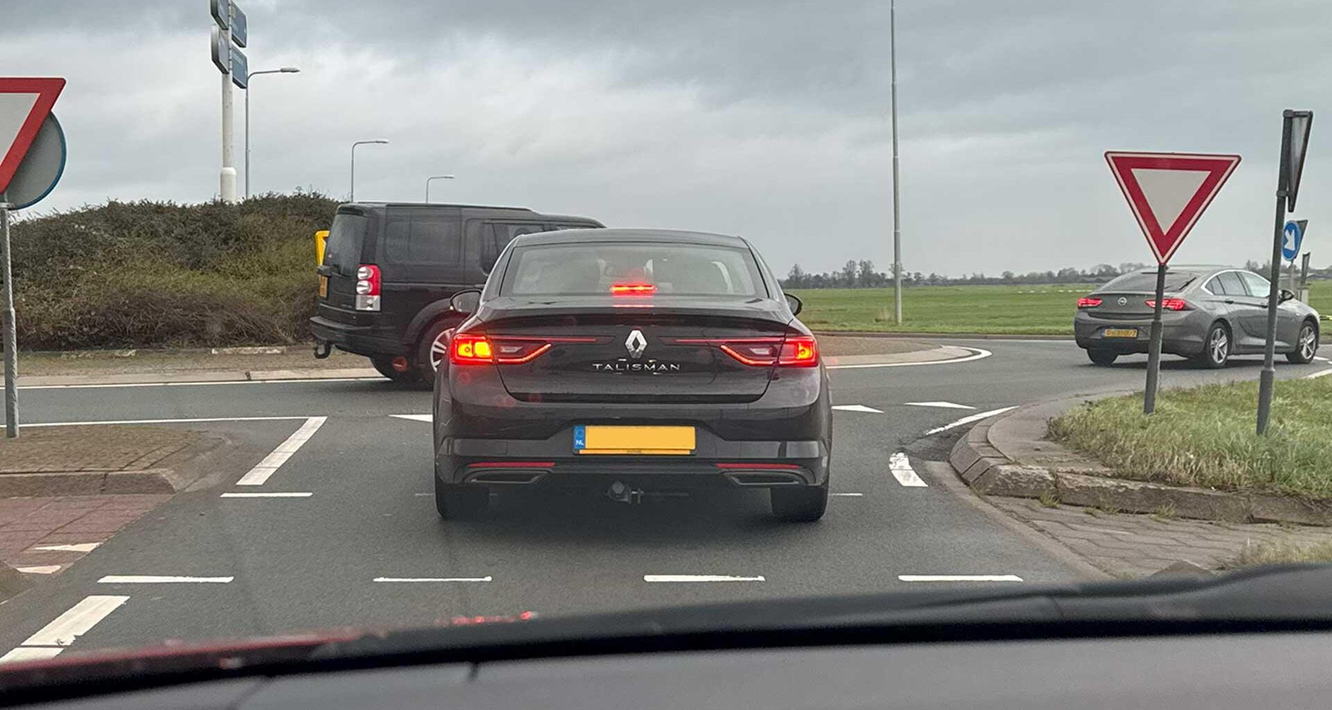 Gasten rijden 5 (!) uur lang over dezelfde rotonde