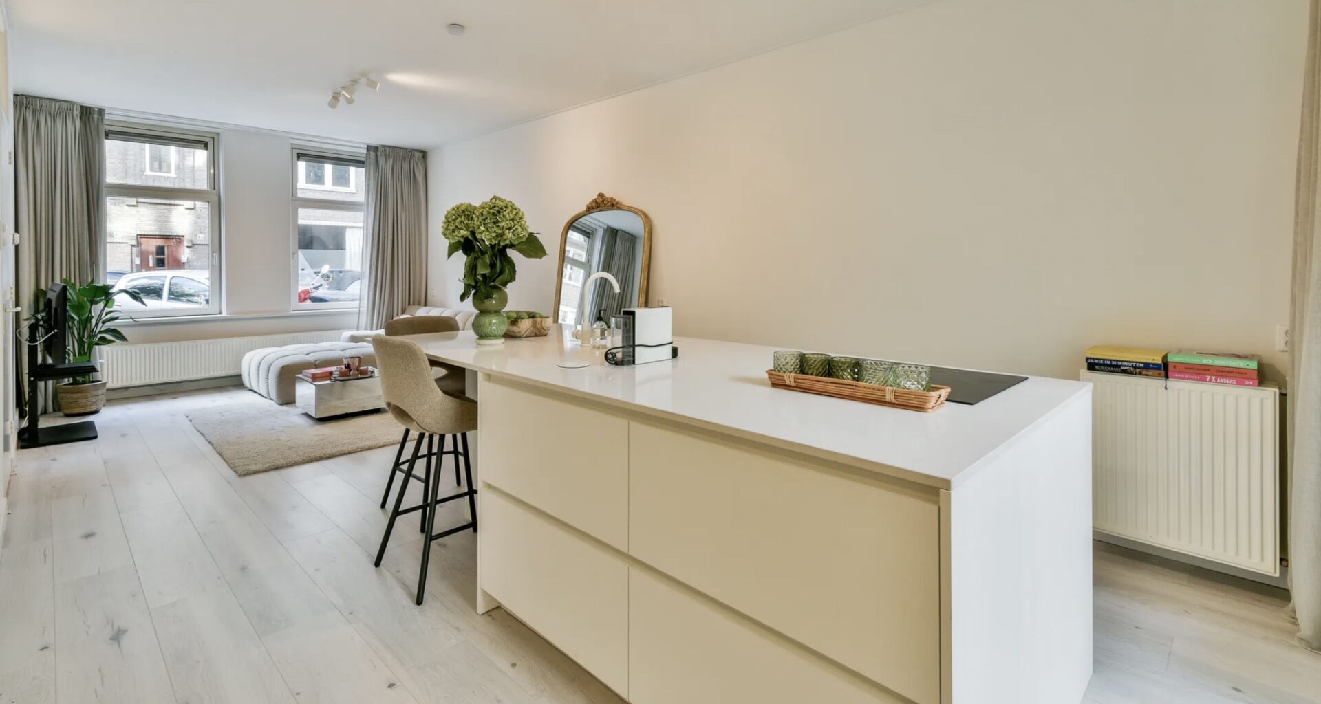 Roxy Dekker (20) verkoopt na jaar benedenwoning in Amsterdam