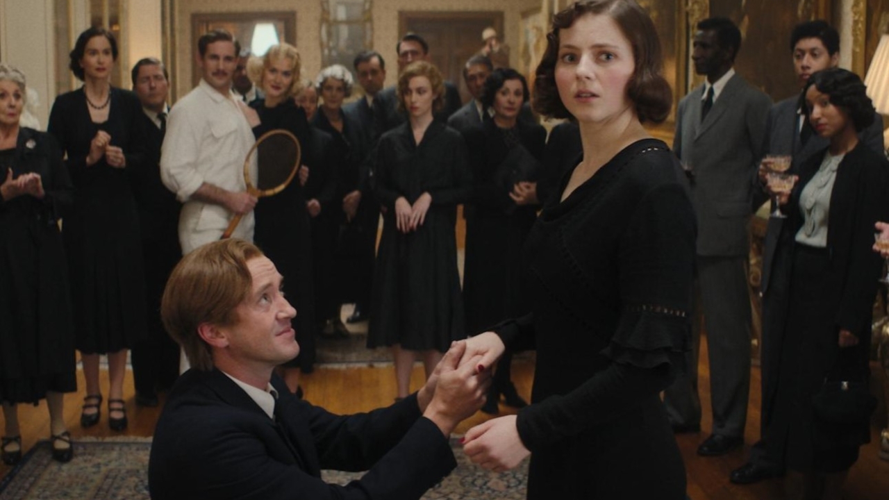 'Fackham Hall' steekt op hilarische wijze de draak met 'Downton Abbey'