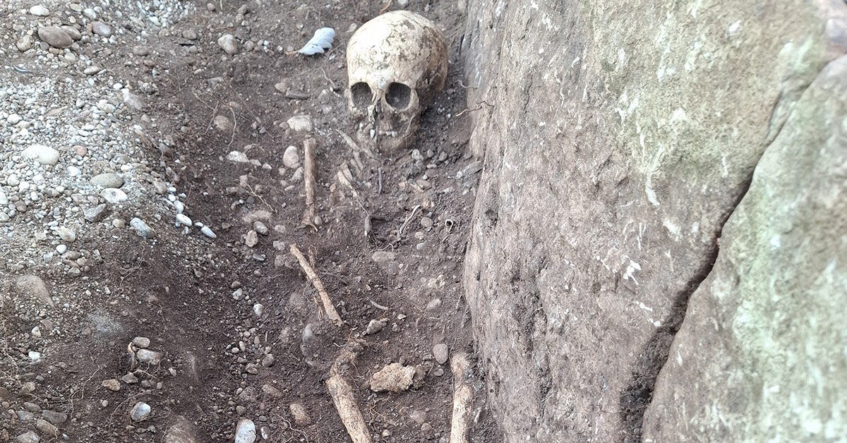 Archeoloog verbluft over intacte schedel in 2000 jaar oud kindergraf