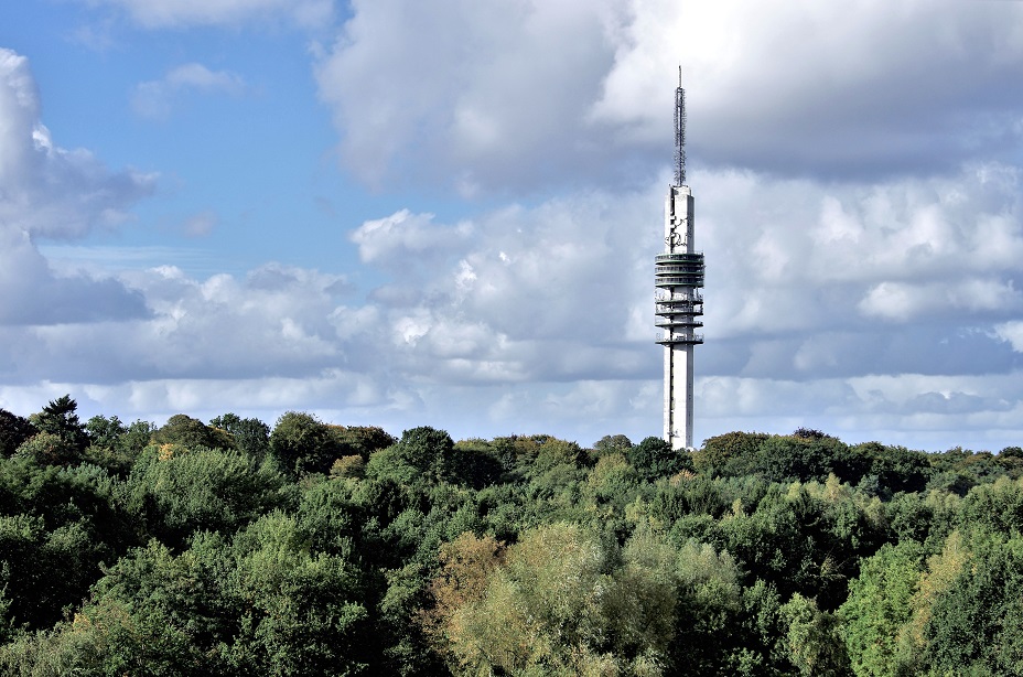 Trouw: NPO moet zelf hervormen om Haagse ingreep te voorkomen
