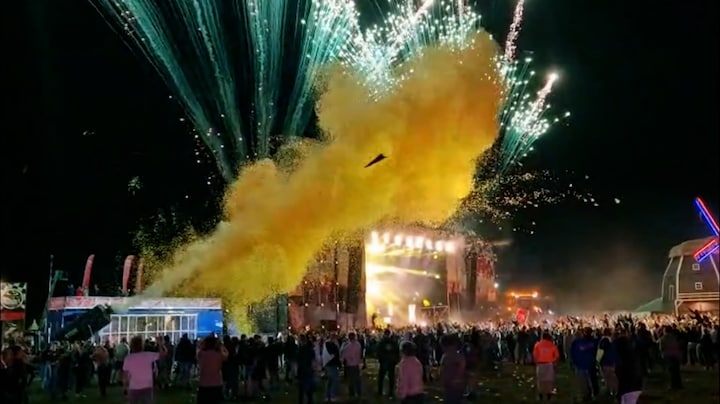 Confettikanon ontploft tijdens optreden StukTV: vrouw gewond