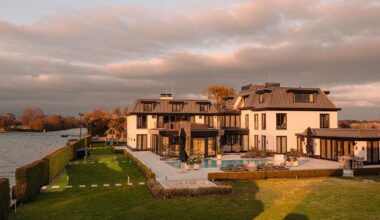 Duurste villa van Nederland in Vinkeveen met korting te koop