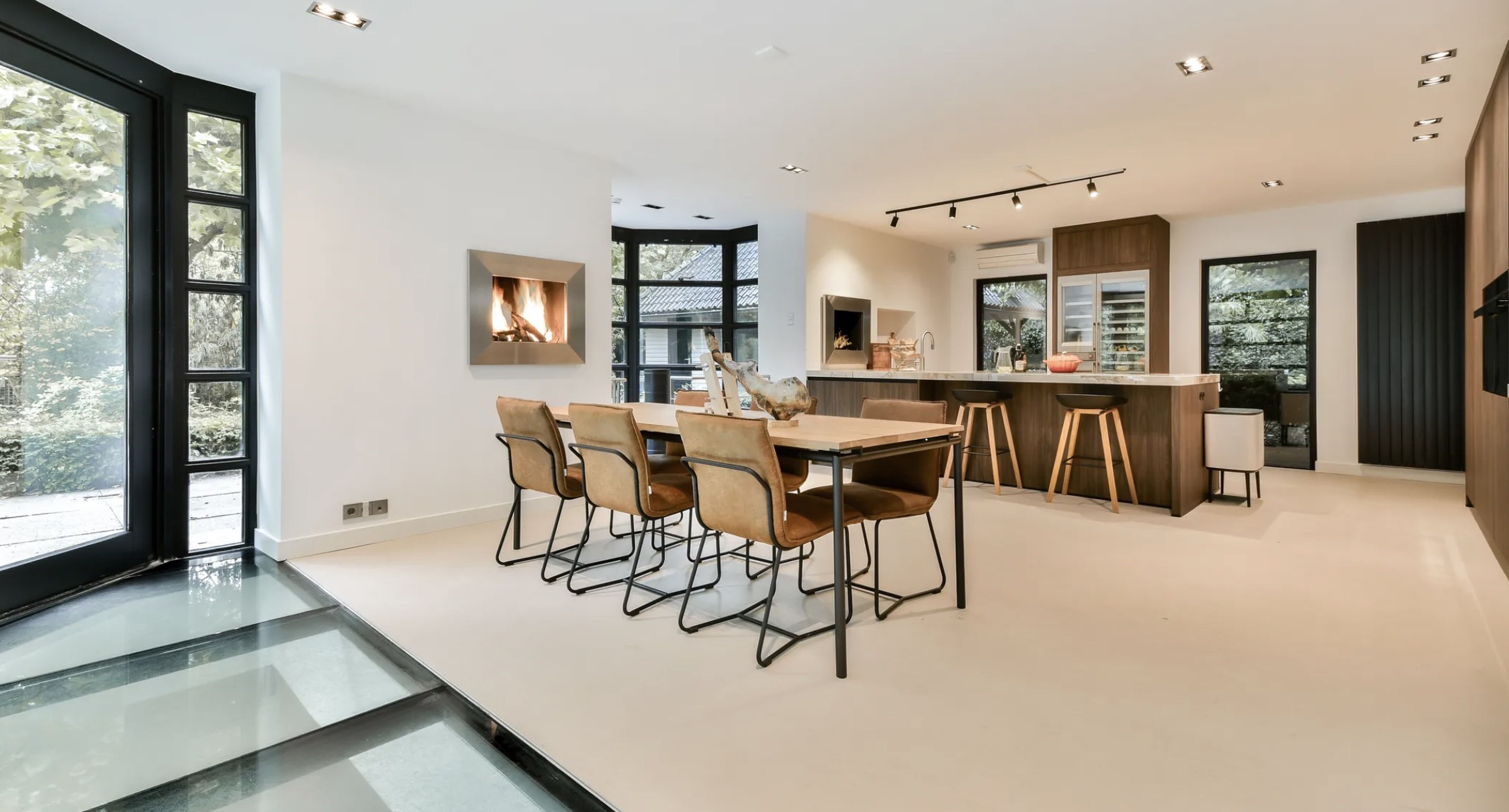 De voormalige villa van Gordon in Blaricum is opnieuw te koop verschenen