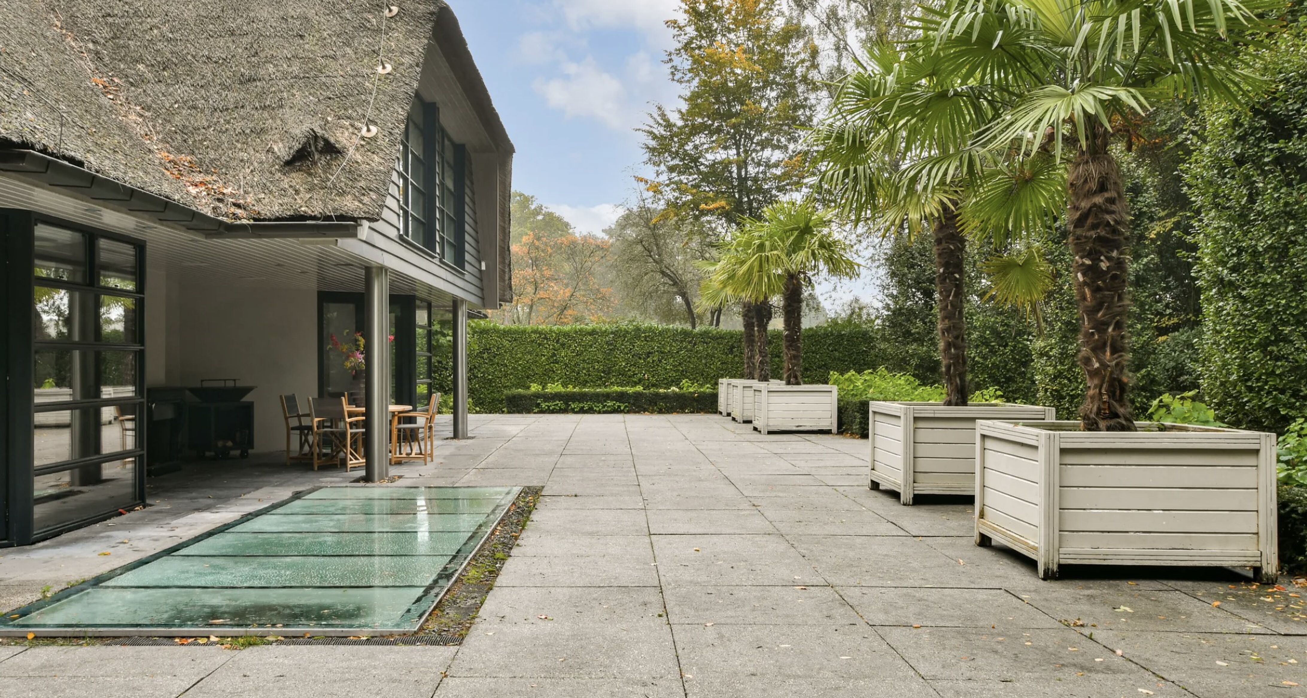 De voormalige villa van Gordon in Blaricum is opnieuw te koop verschenen