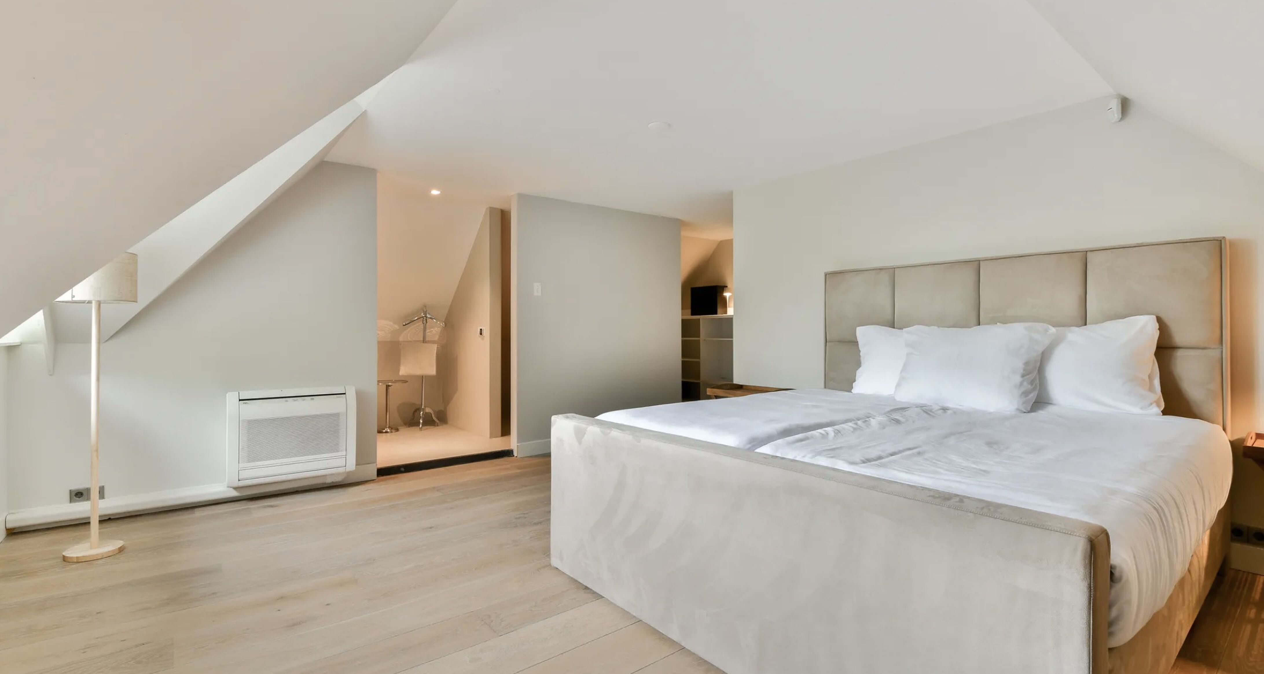 De voormalige villa van Gordon in Blaricum is opnieuw te koop verschenen