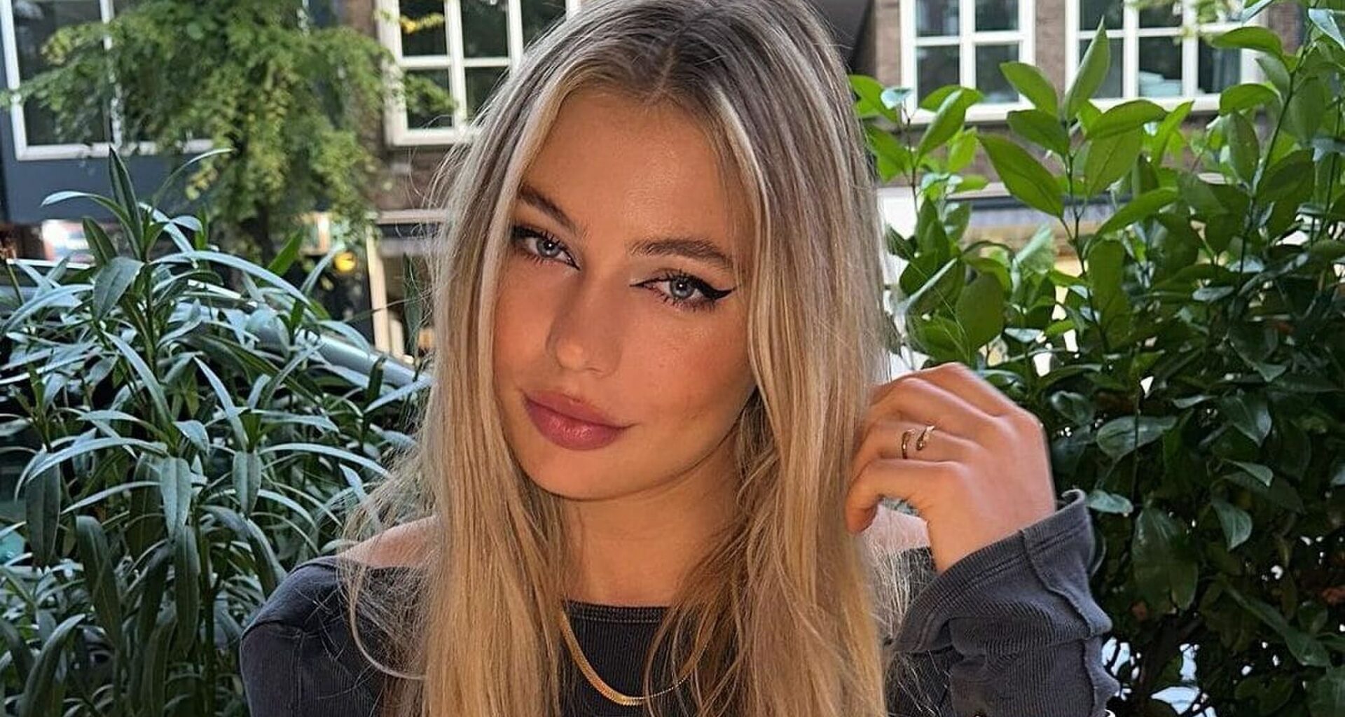 Sportster Jutta Leerdam pronkt met grijze Porsche Cayenne Coupé