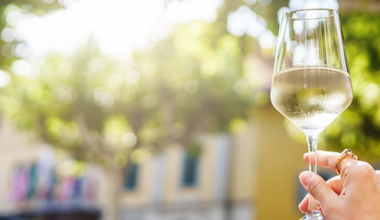 Zelfs één glaasje alcohol verhoogt het risico op dementie, blijkt uit nieuw onderzoek