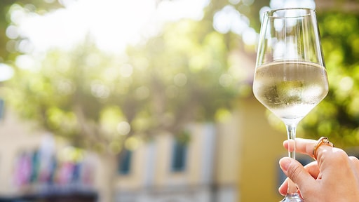 Zelfs één glaasje alcohol verhoogt het risico op dementie, blijkt uit nieuw onderzoek