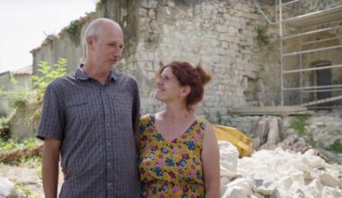De stellen staan voor nieuwe uitdagingen in Kasteel Gekocht, Wat Nu?