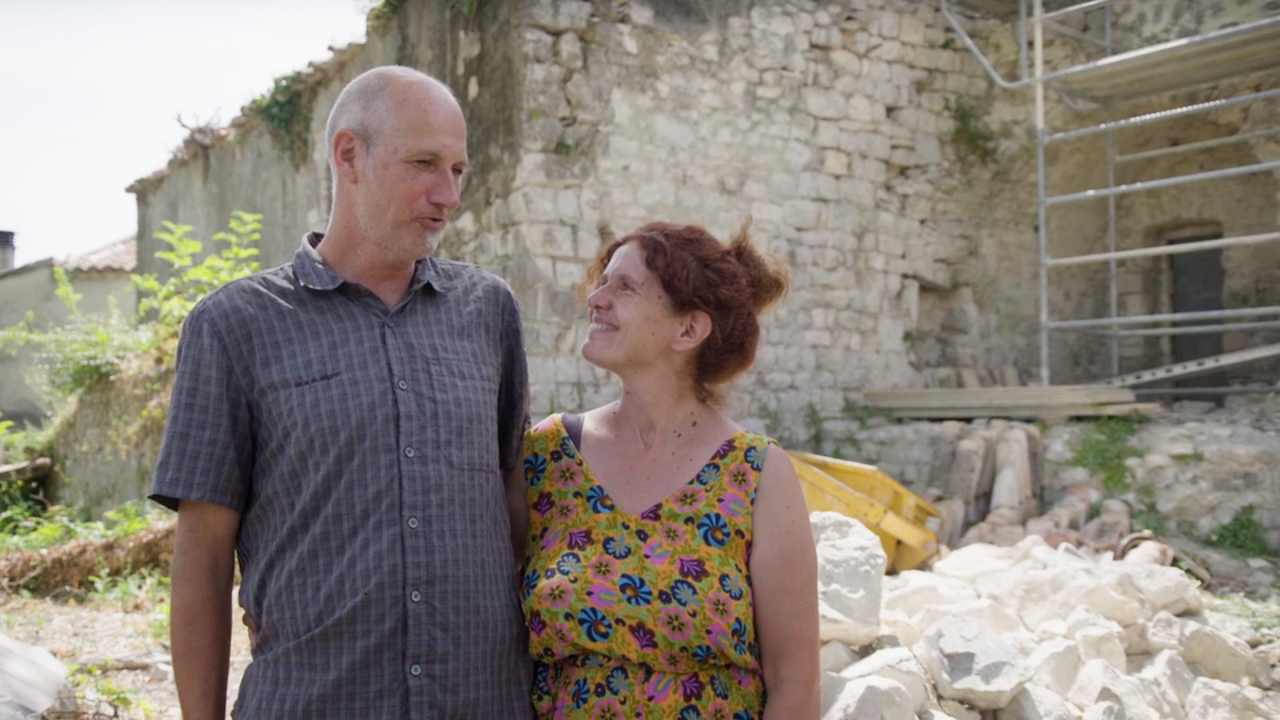 De stellen staan voor nieuwe uitdagingen in Kasteel Gekocht, Wat Nu?