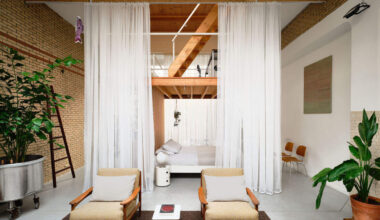 Binnenkijken bij twee architectuurliefhebbers en een dalmatiër: “De hond is vernoemd naar Ray Eames”