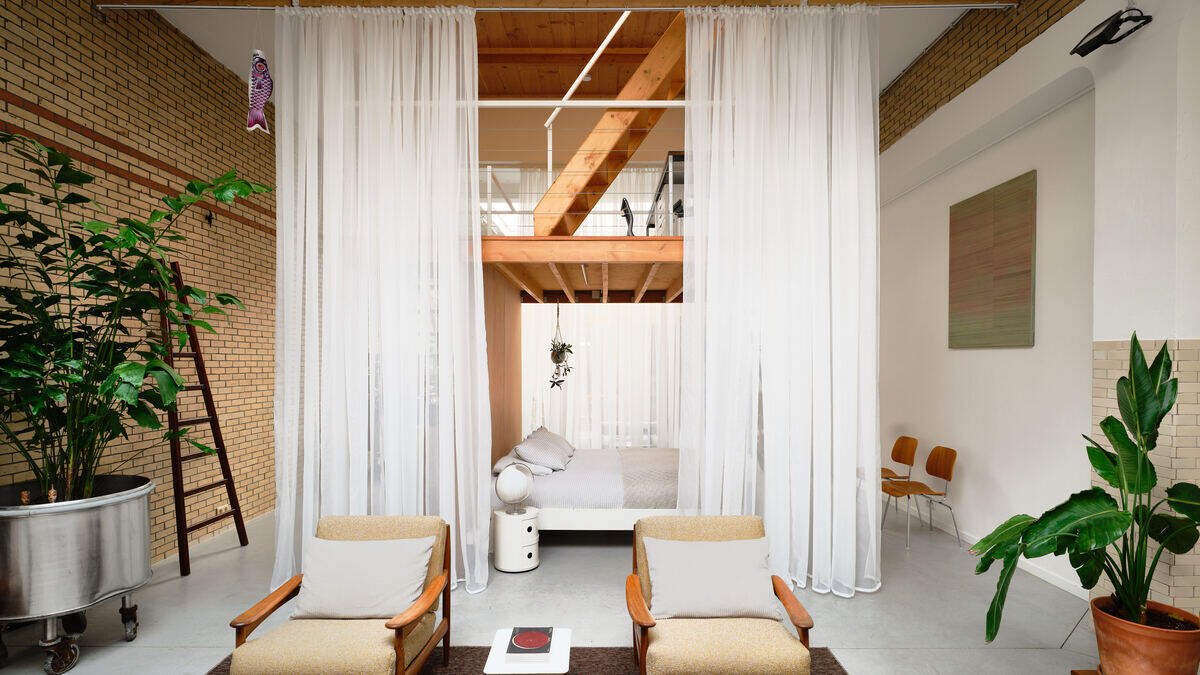 Binnenkijken bij twee architectuurliefhebbers en een dalmatiër: “De hond is vernoemd naar Ray Eames”