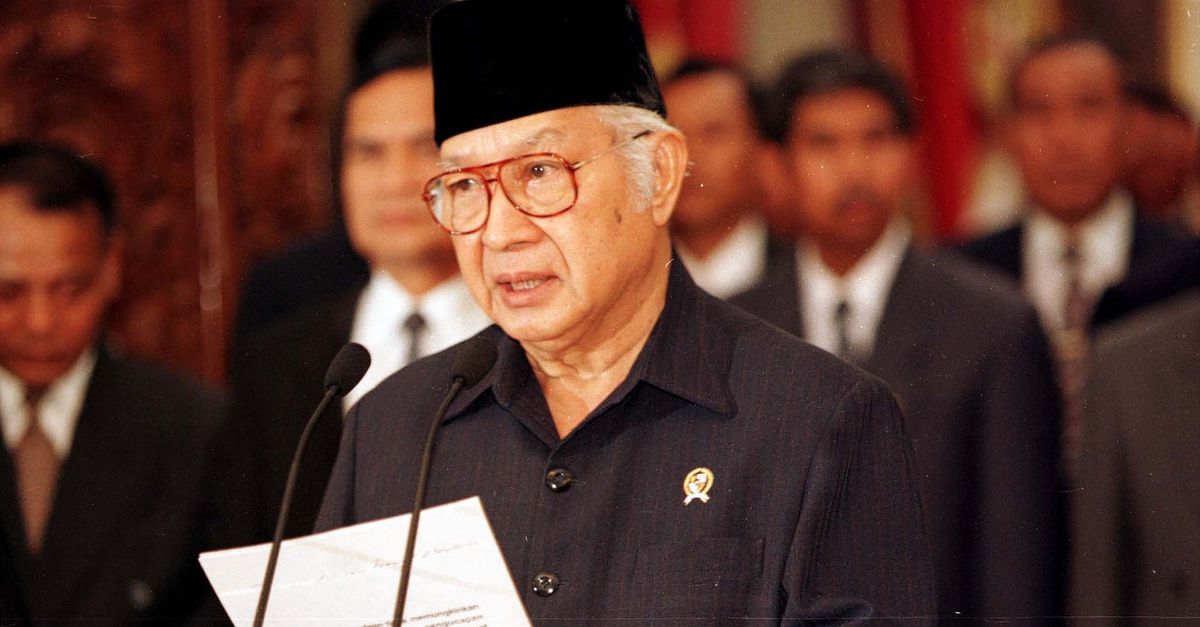 In de opgepoetste geschiedenis van Indonesië kan Soeharto een held zijn