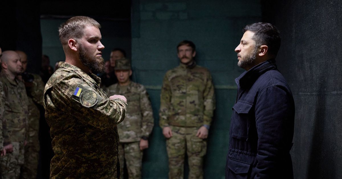 Oekraïense militairen zien steeds meer Russen in de straten van Pokrovsk en vrezen voor omsingeling, spoorlijn naar Kramatorsk gesloten om veiligheid