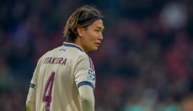 Itakura niet blij met gebrek aan speeltijd bij Ajax