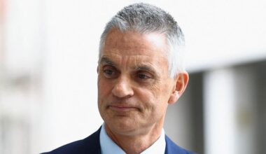 BBC-directeur Tim Davie stapt op vanwege controverse over Trump-documentaire