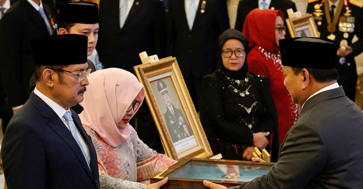 Soeharto postuum nationale held, critici vrezen ‘nieuwe donkere dagen’ voor Indonesië’