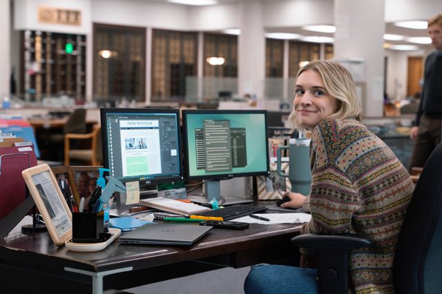 Chelsea Frei als Mare in ‘The Paper’.