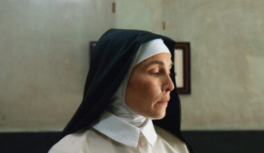 Actrice Noomi Rapace speelt een tegendraadse Moeder Teresa: “Ik was doodsbang en vereerd” - De Standaard