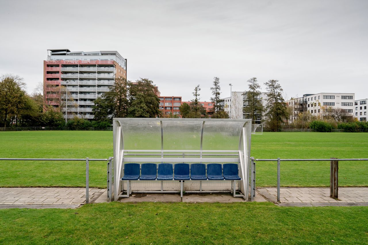 Een sportveld op sportpark Escamp I in Den Haag.