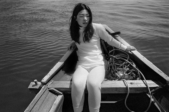 Amagoya Fuseda, niet ver van het strand van Nishinohama,  1974.