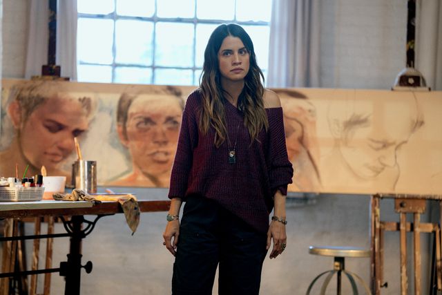 Natalie Morales als Shelley in ‘The Beast in Me’.