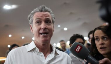 Gouverneur van Californië Gavin Newsom heeft felle kritiek op afwezige Trump tijdens VN-klimaattop: ‘Domme beslissingen’