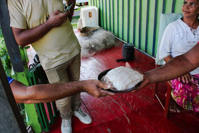 De bewoners van de nederzettingen leven al generaties van visvangst, jacht en ruilhandel.