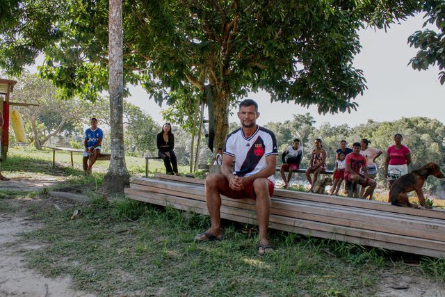 Josué Silva Santos is leider van de nederzetting Chapada, hij wil de gemeenschappen verenigen om met Petrobras om tafel te gaan.